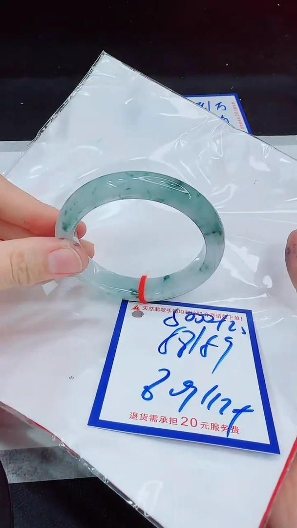 翡翠手镯未镶嵌：**朵11111111