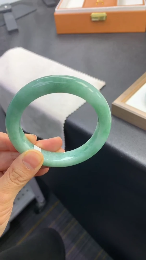 未镶嵌手镯翡翠退货需手镯吊牌标签完好