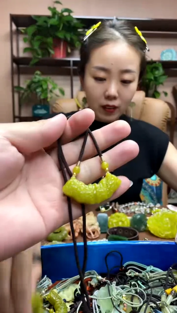 未镶嵌岫玉吊坠多样性发货发其中之一