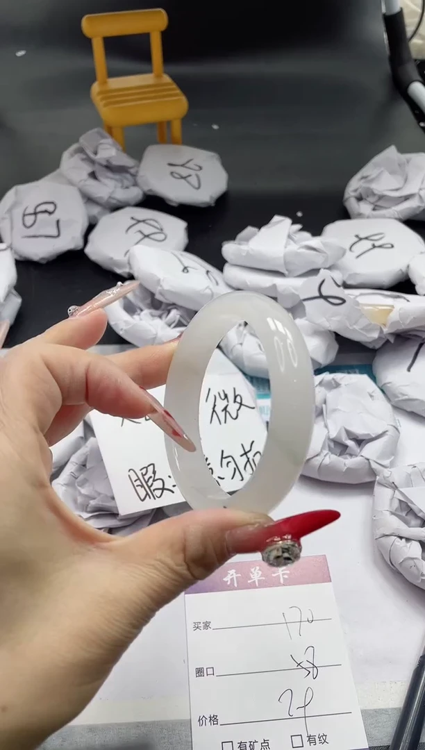 【闪购商品】石英质玉手镯未镶嵌170