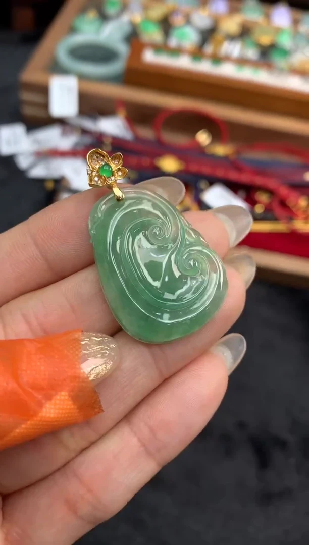 【闪购商品】翡翠颈饰18K金镶嵌如意