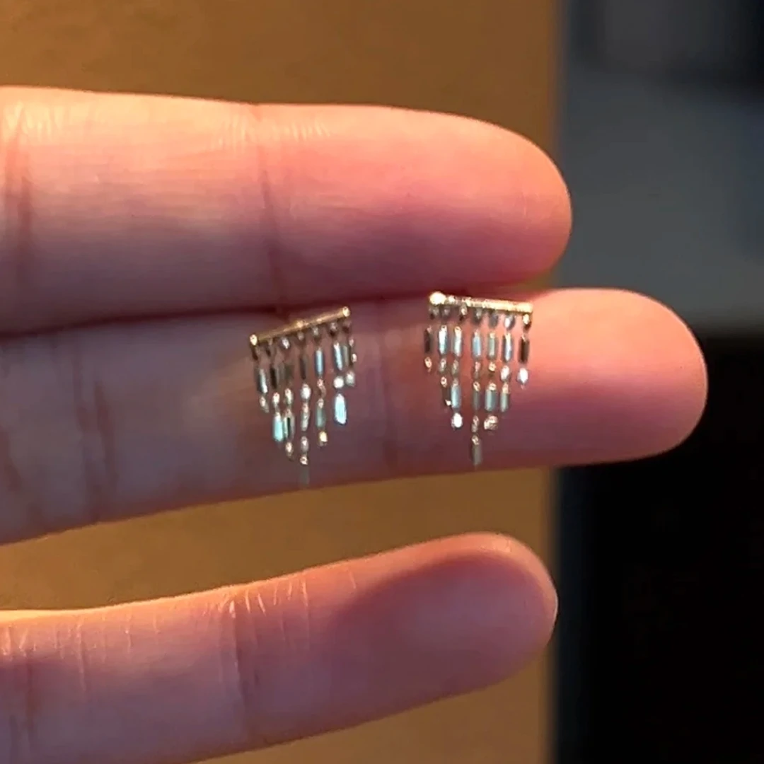 铜合金耳饰 韩系超闪雨帘流苏耳钉女简约百搭时尚高级感气质耳饰