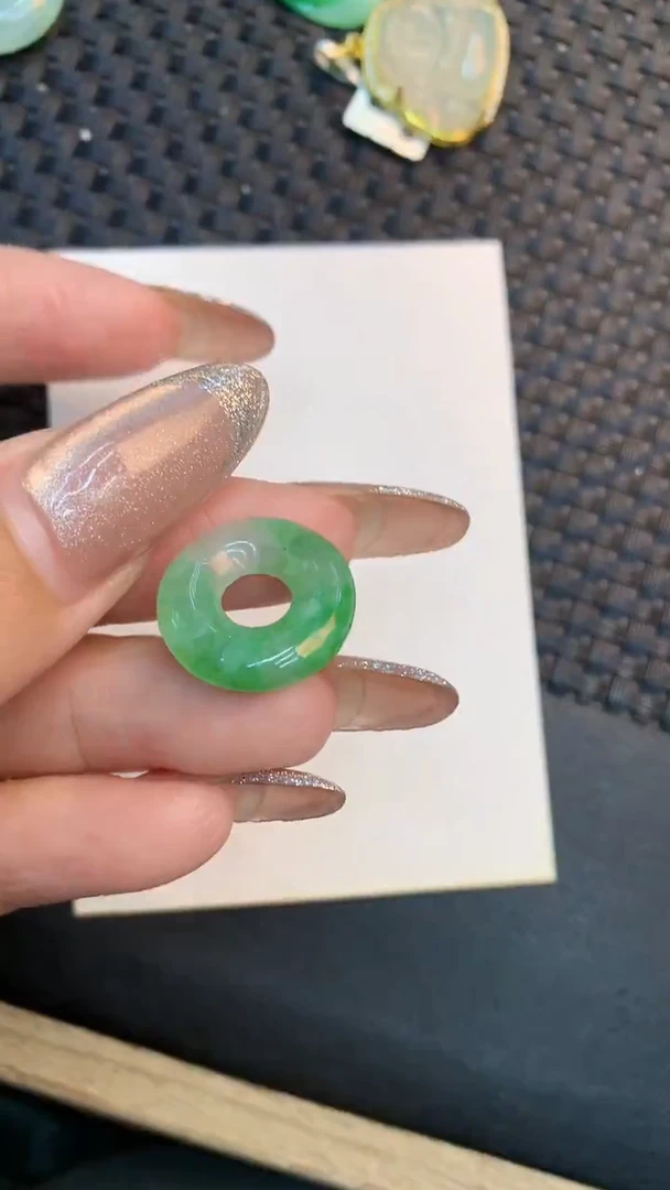 颈饰未镶嵌翡翠1