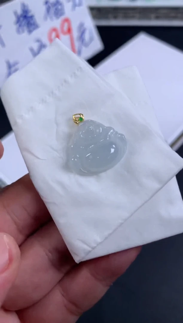 颈饰18K金镶嵌翡翠多样性发一件