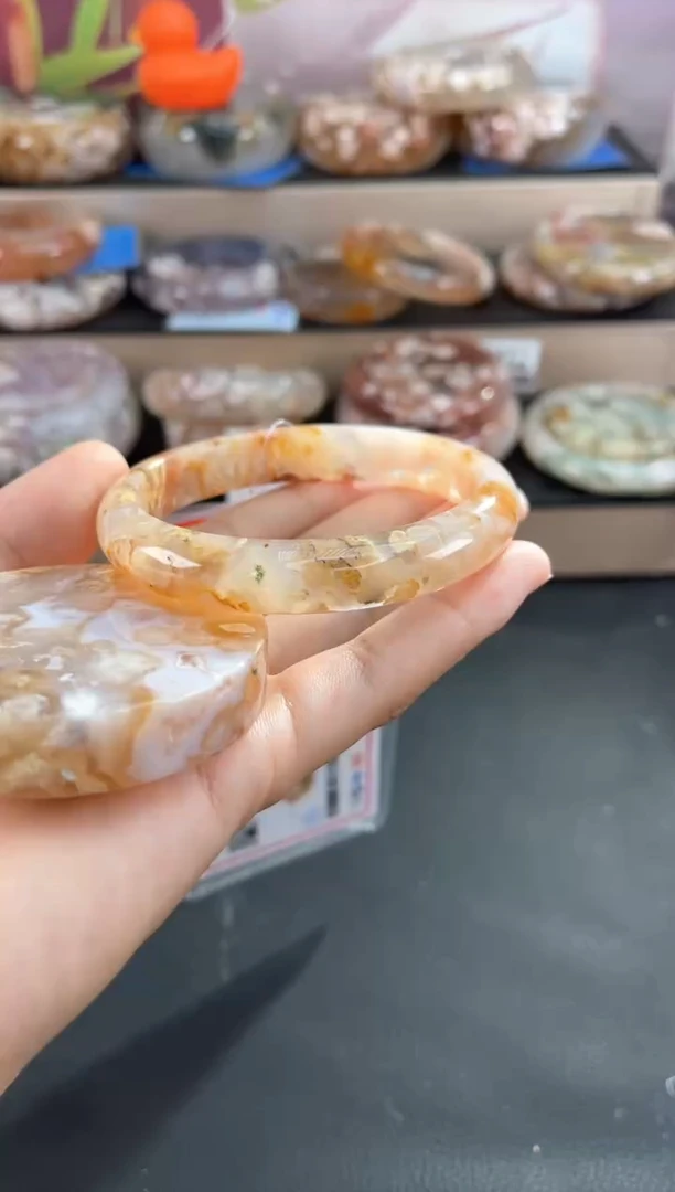 未镶嵌手镯石英质玉60