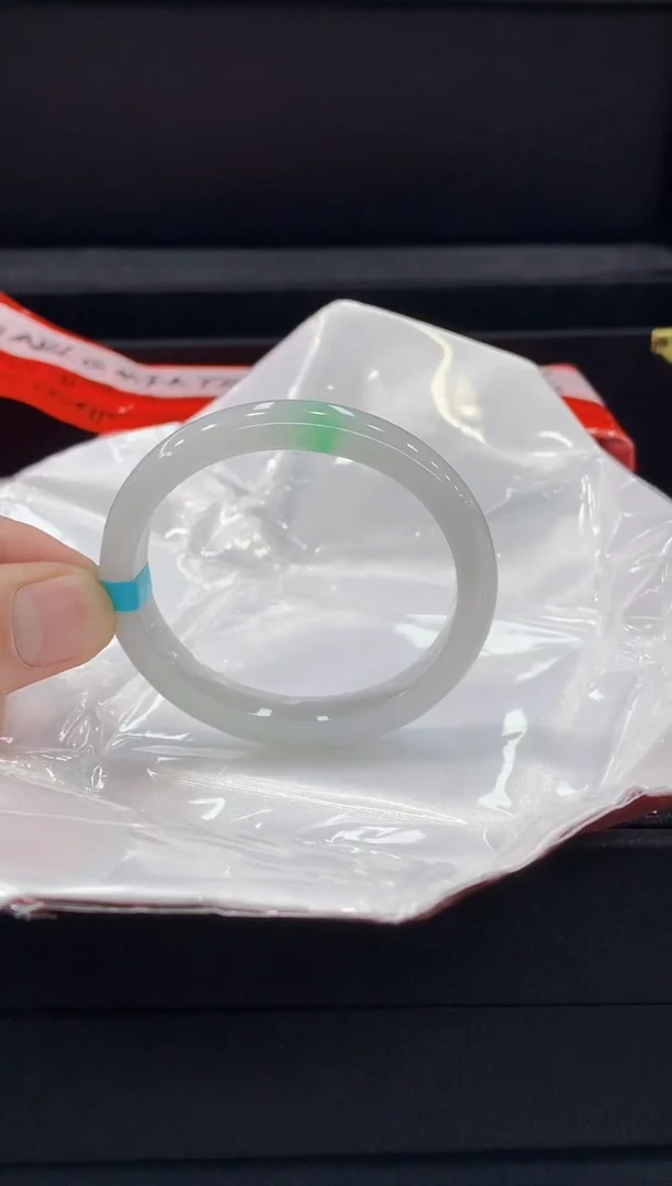 翡翠手镯（贵妃镯）未镶嵌手镯