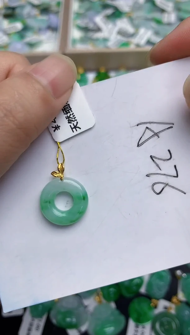 翡翠18K金镶嵌颈饰11111111