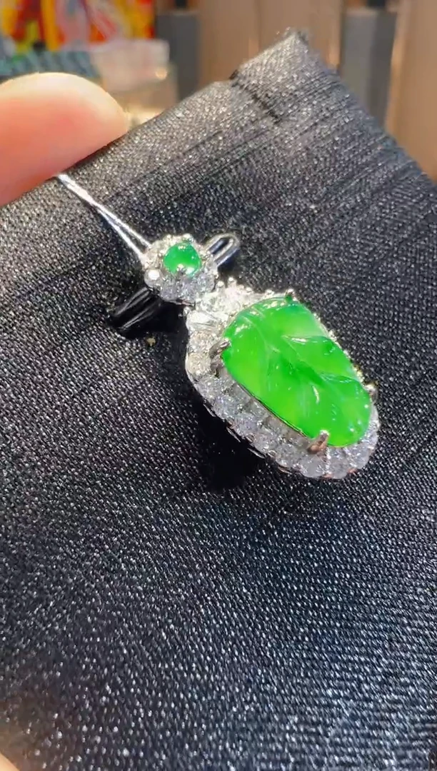 【闪购商品】翡翠吊坠(不含链)合金多样性发货一件