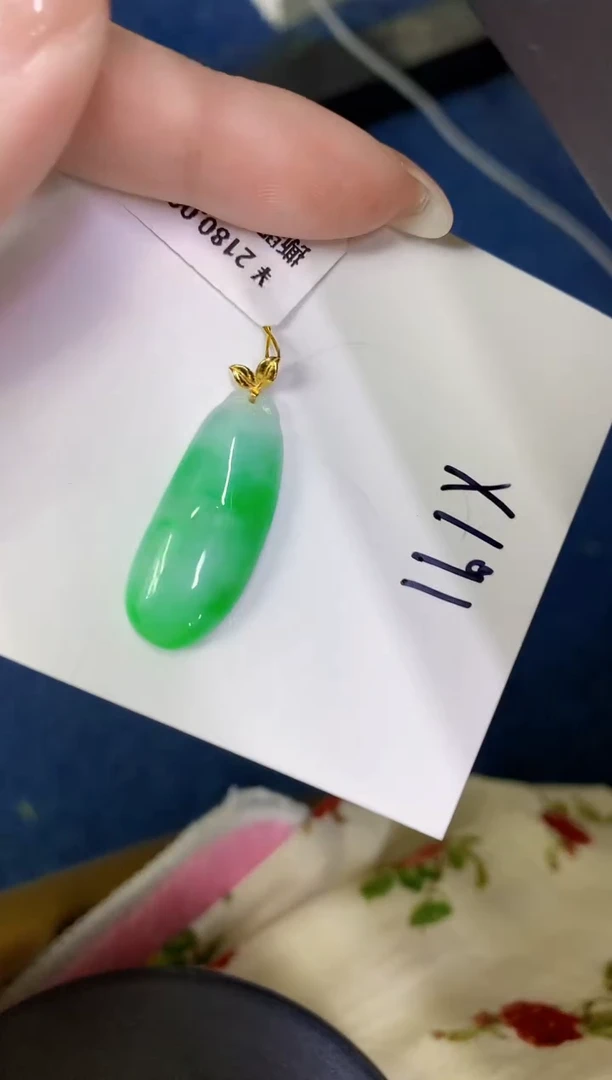 颈饰18K金镶嵌翡翠缅甸天然翡翠A货