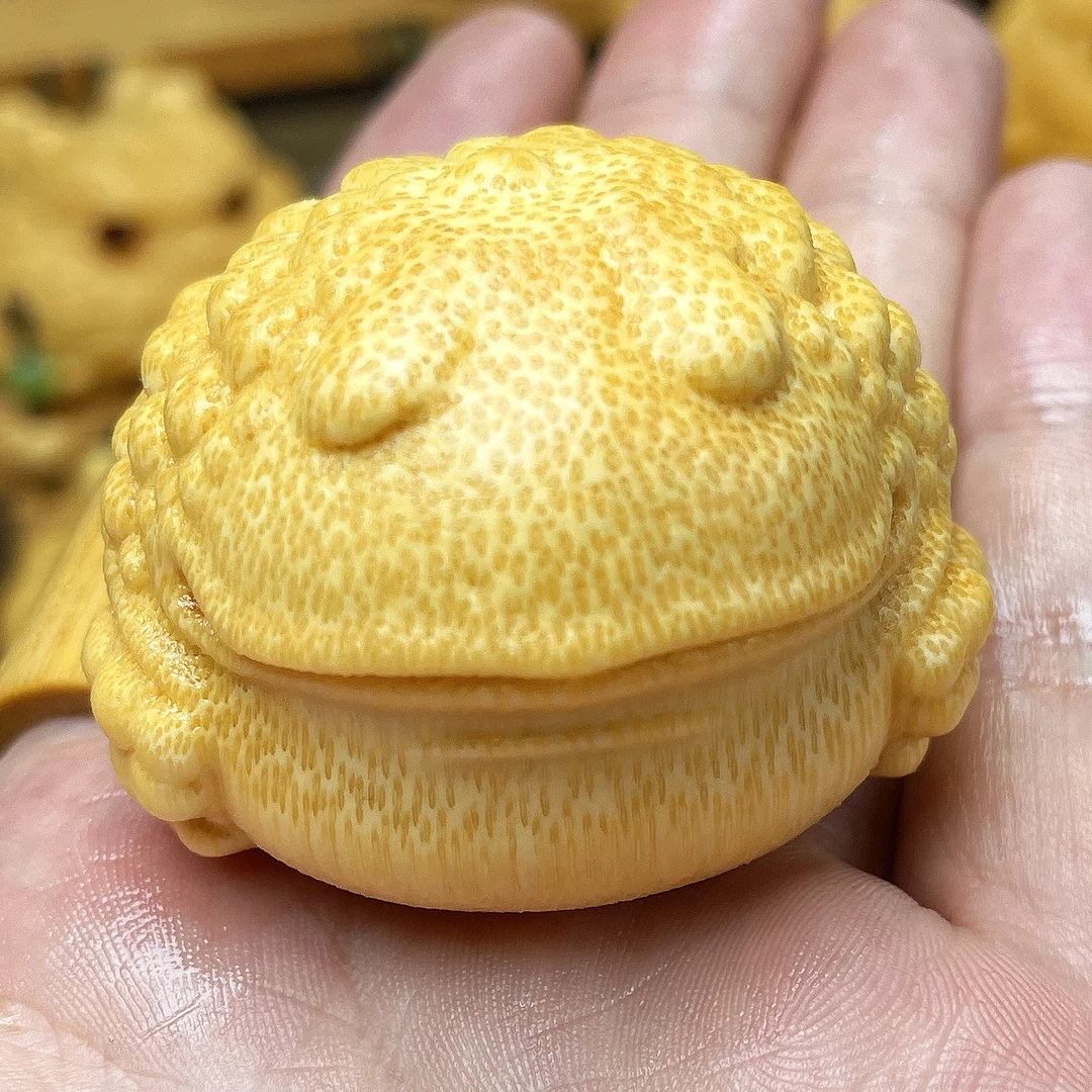 （玩竹）龙血金丝竹雕刻金蟾手把件+带油刷手套