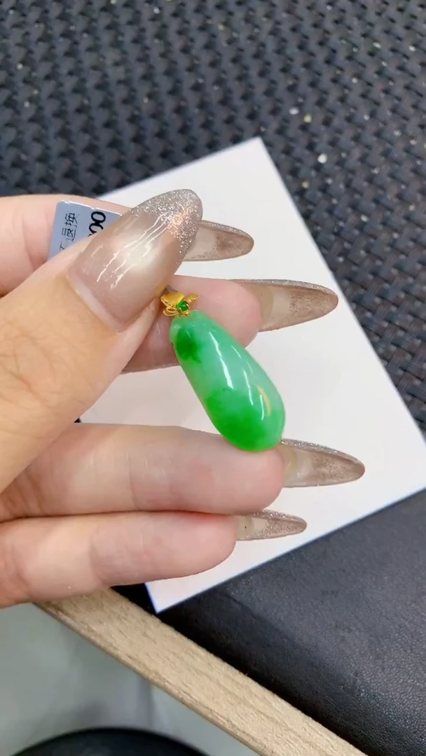 颈饰18K金镶嵌翡翠1
