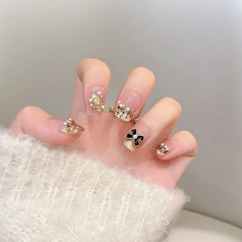 2025新款手工穿戴甲小香风猫眼短款学生法式猫眼气质显白美甲贴片