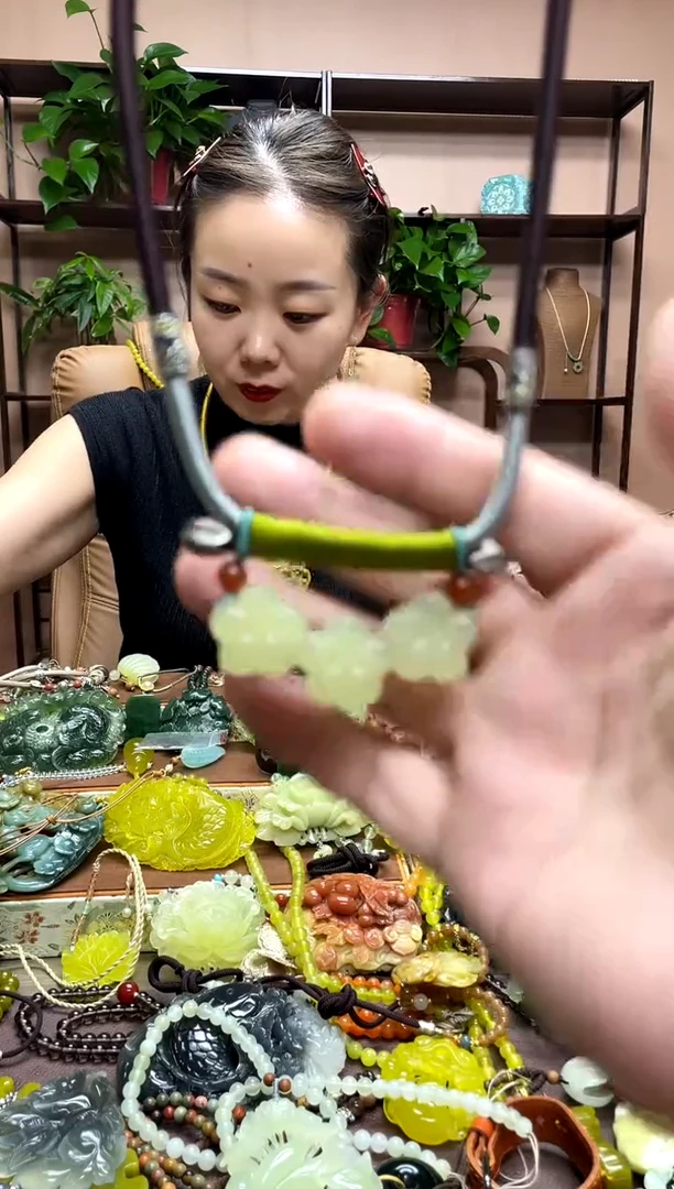 未镶嵌岫玉吊坠·