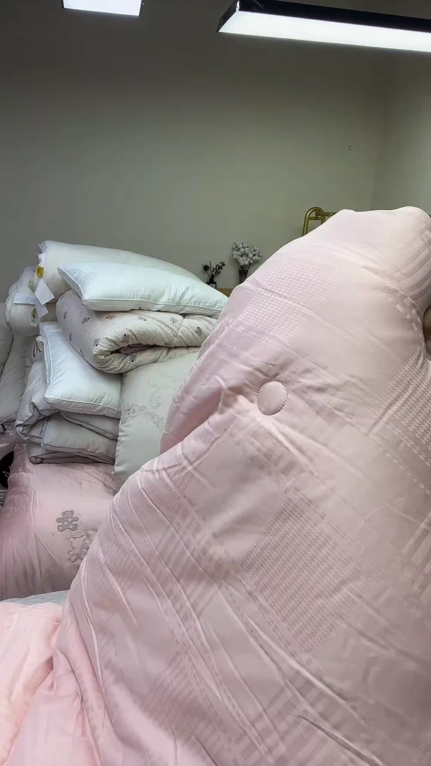 95%以上粉色提花春秋被200*230