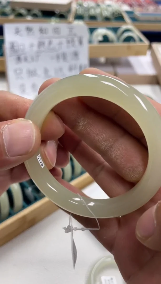 未镶嵌手镯和田玉一****?和田玉手镯128666