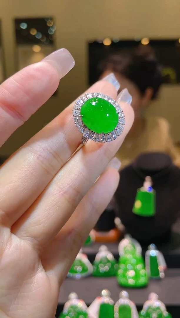 【闪购商品】翡翠吊坠(不含链)18K金镶嵌A15