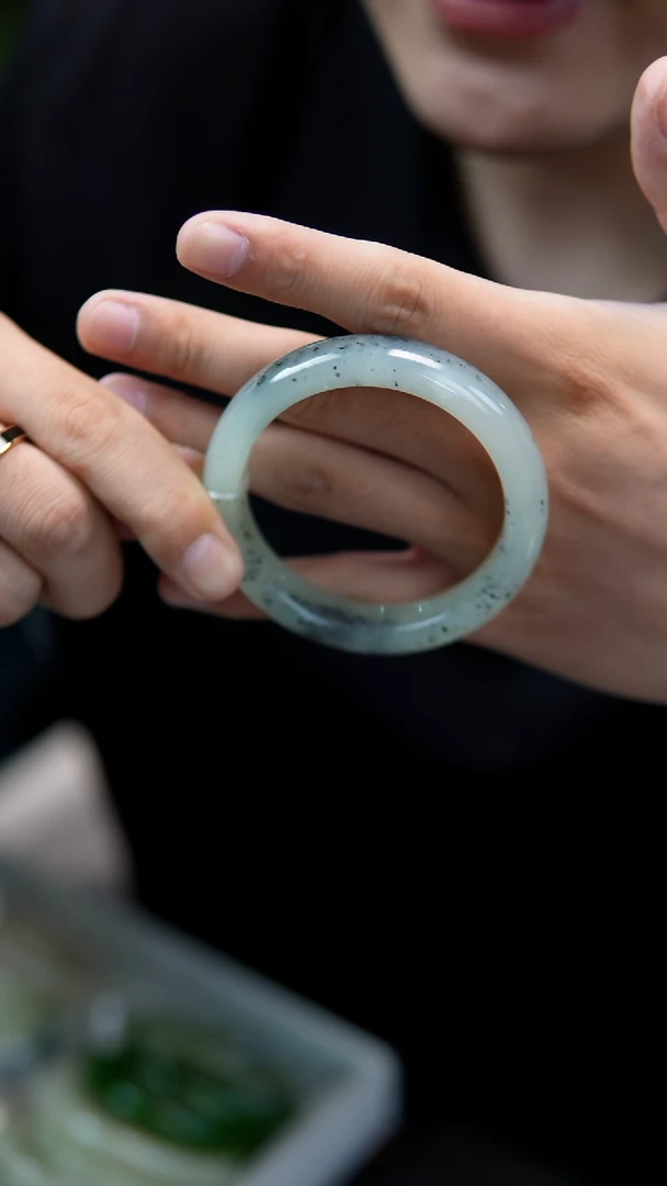 和田玉手镯未镶嵌56-57圈口青花手镯