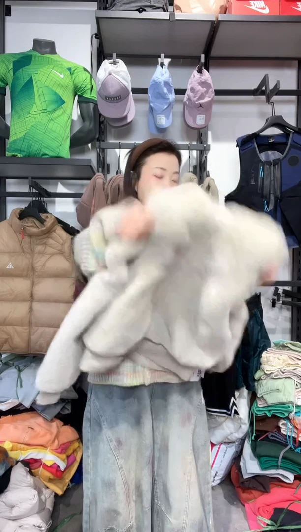 1231闪购编码  运动卫衣裤以直播间过款为准 尺码. M 160