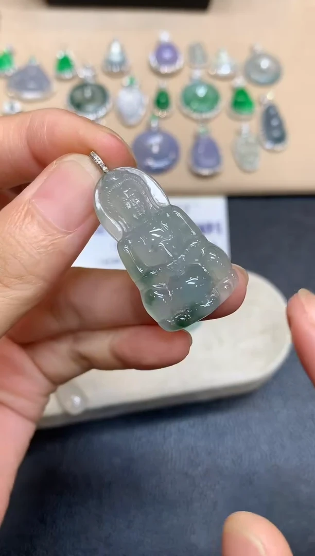 颈饰18K金镶嵌翡翠观音【无服务费【48小时鉴赏期】