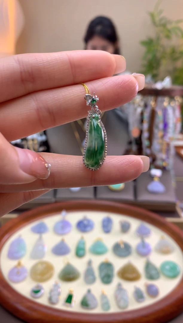 【闪购商品】翡翠颈饰未镶嵌福瓜