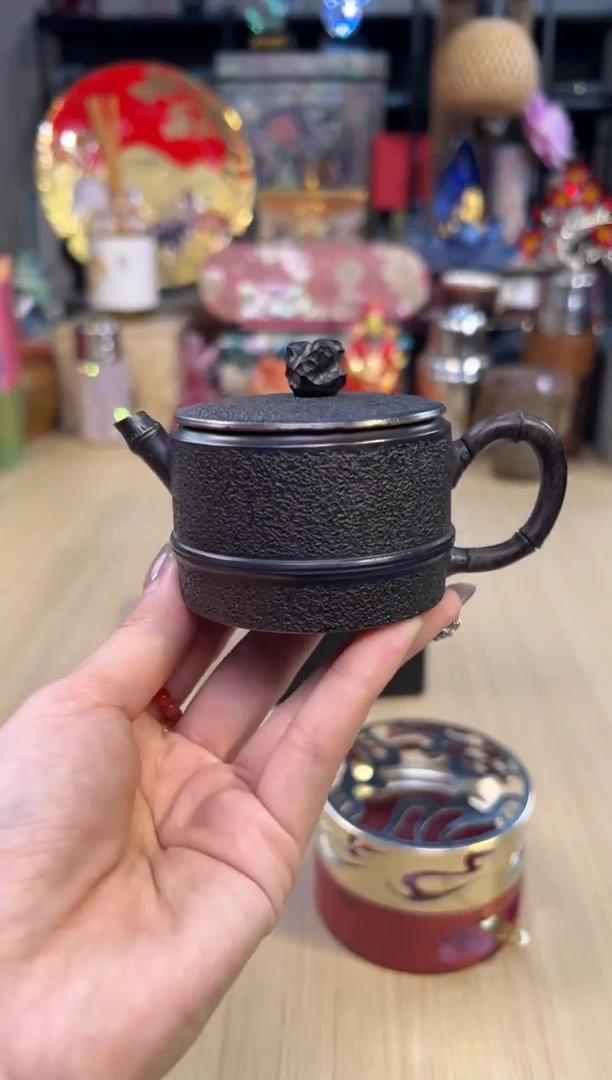 137铜茶壶（对图）