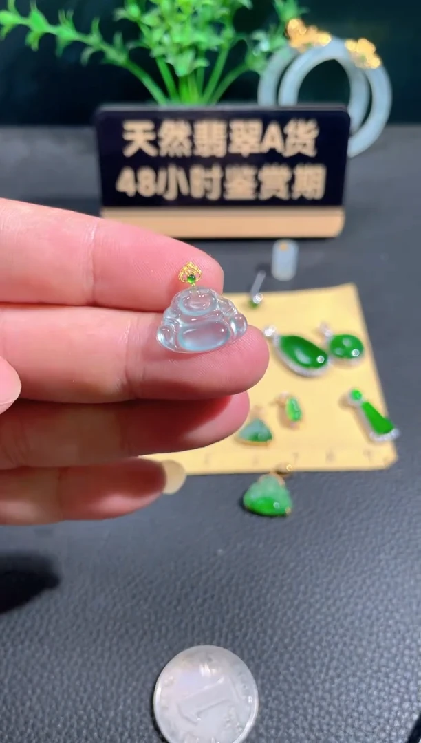翡翠18K金镶嵌颈饰翡翠