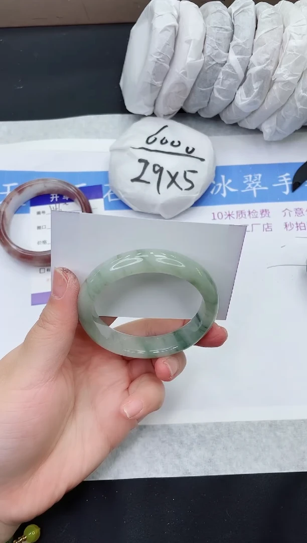 【闪购商品】石英质玉手镯未镶嵌T147-52+