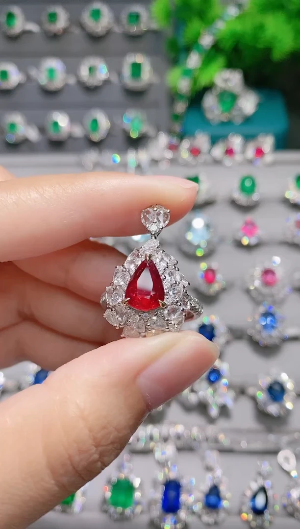 18K金镶嵌18K金戒指红宝石.