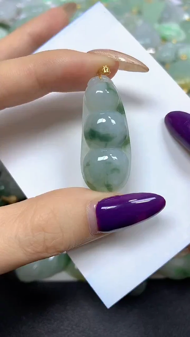 颈饰18K金镶嵌翡翠