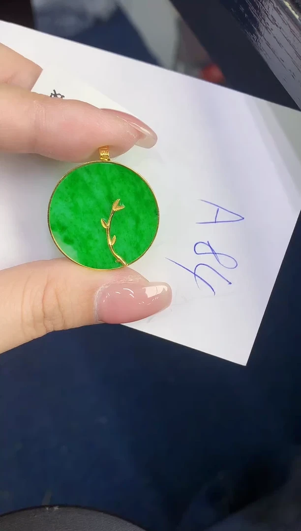 翡翠18K金镶嵌颈饰缅甸天然翡翠A货