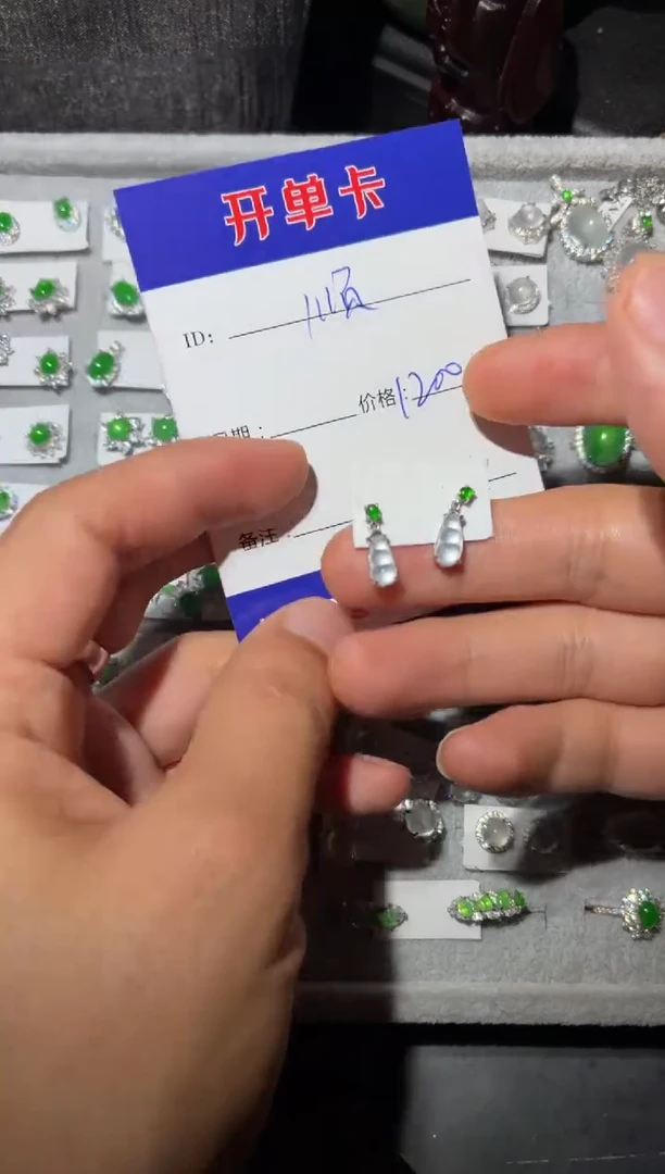 银S925镶嵌翡翠耳饰?**安顺予安