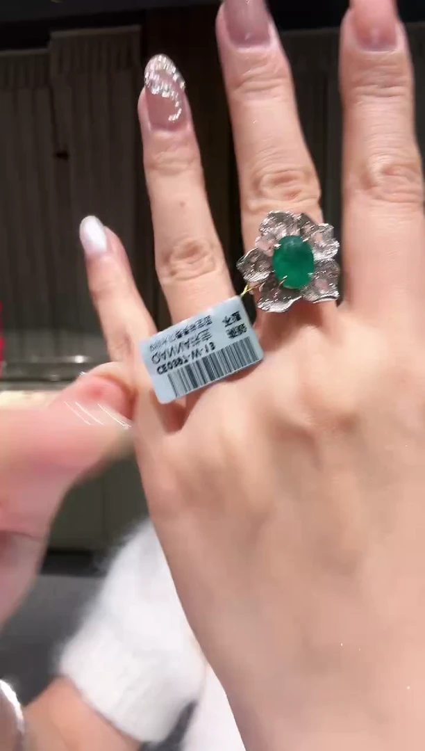 18K金镶嵌戒指祖母绿2.65ct CE0397