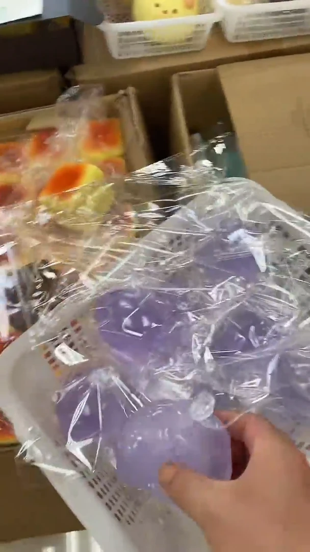 淡紫色椰子油球，有色素沉淀。默认微瑕特价