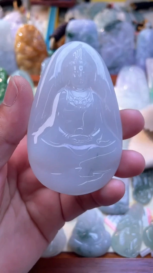 翡翠未镶嵌颈饰观音