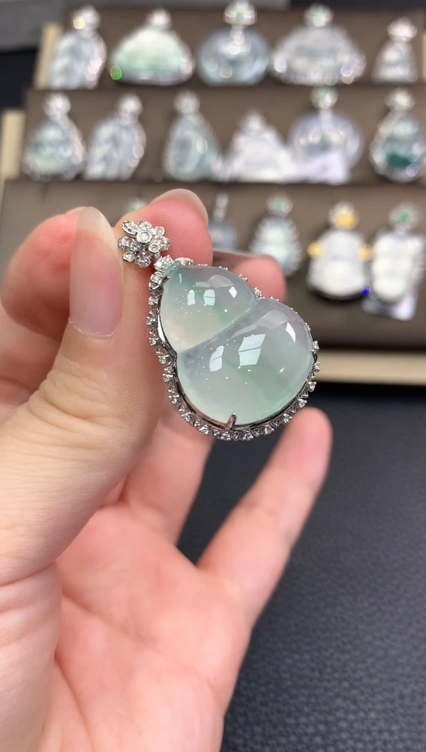 翡翠18K金镶嵌吊坠(不含链)春日珠宝 B124