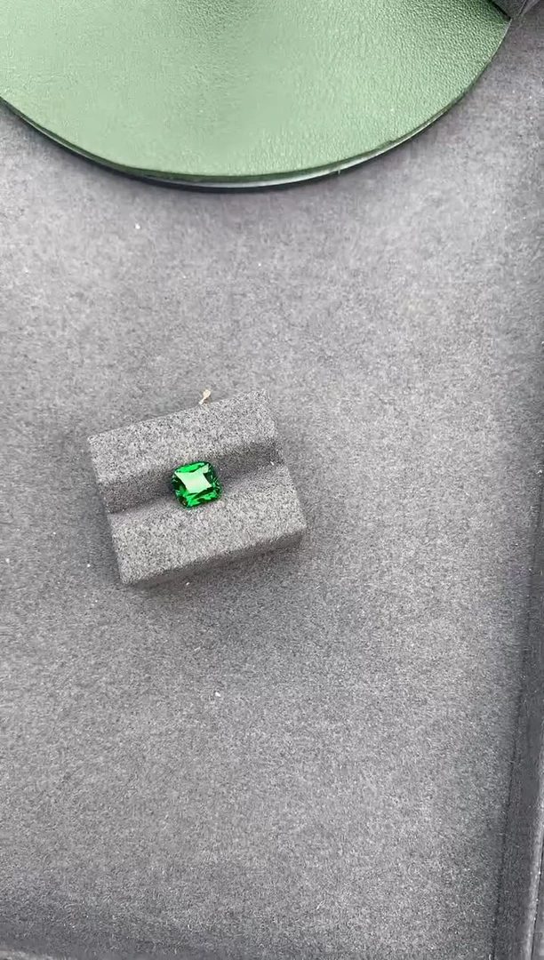 【闪购商品】石榴石（沙弗莱）裸石未镶嵌2ct沙弗莱