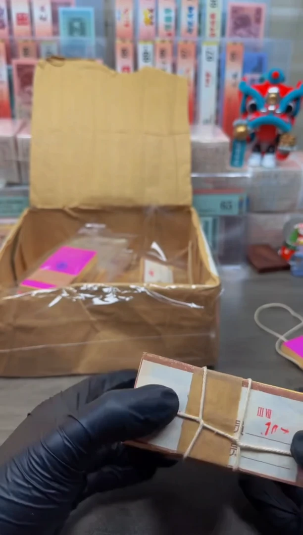 【闪购商品】退市人民币 18K纸黄金37冠一刀