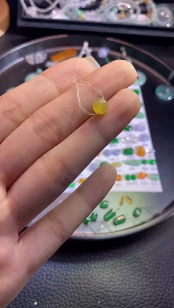 翡翠挂件未镶嵌珠