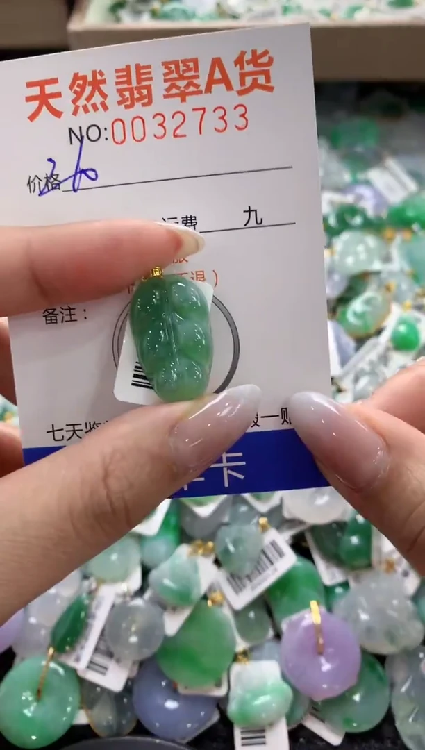 颈饰18K金镶嵌翡翠1111111111111111