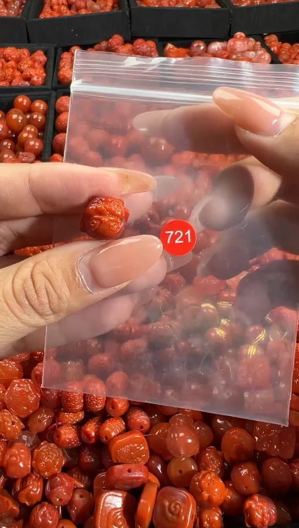 南红玛瑙未镶嵌颈饰1