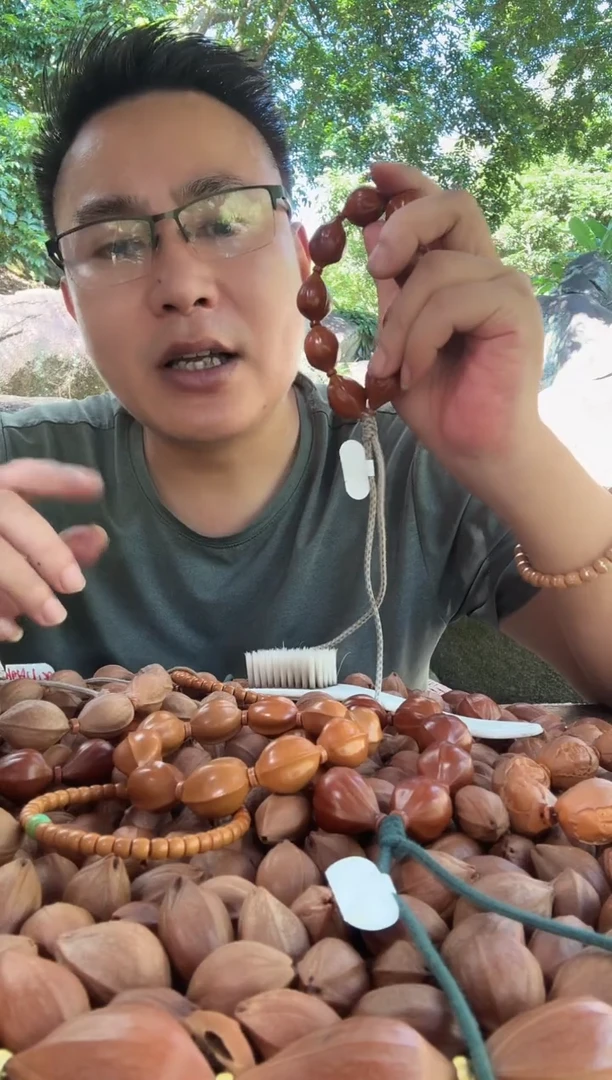 手串橄榄核20.27红袍罗汉头388