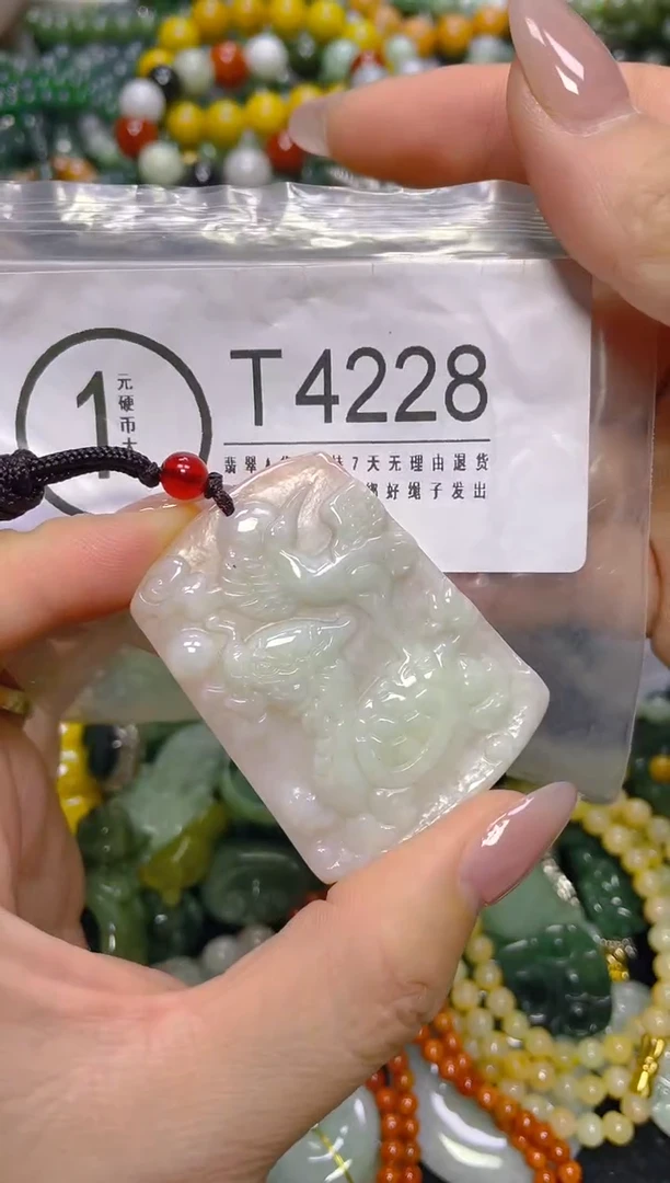 颈饰未镶嵌翡翠/T/翡翠A货，一件也是批发价