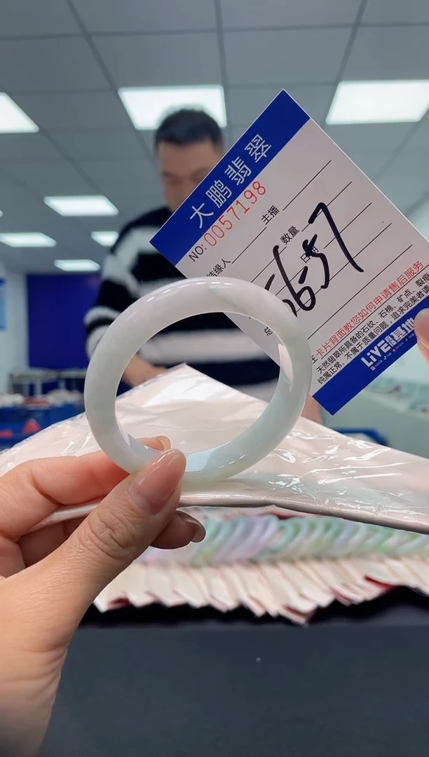 【闪购商品】翡翠手镯未镶嵌AAAAAAAAAA