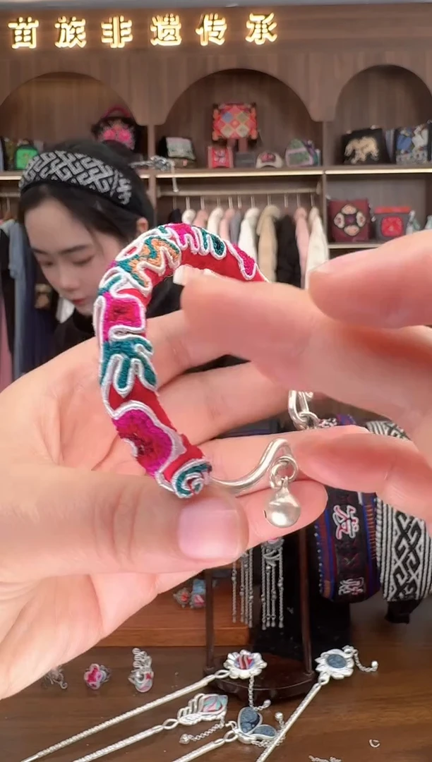 【闪购商品】织绣扶光苗绣传承58