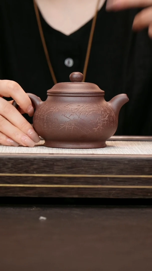 茶壶紫砂四号井底槽清 潘壶  刻绘款