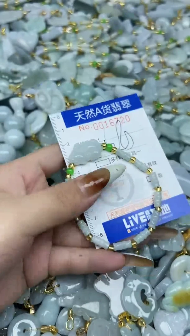 【闪购商品】翡翠颈饰未镶嵌天然A货翡翠