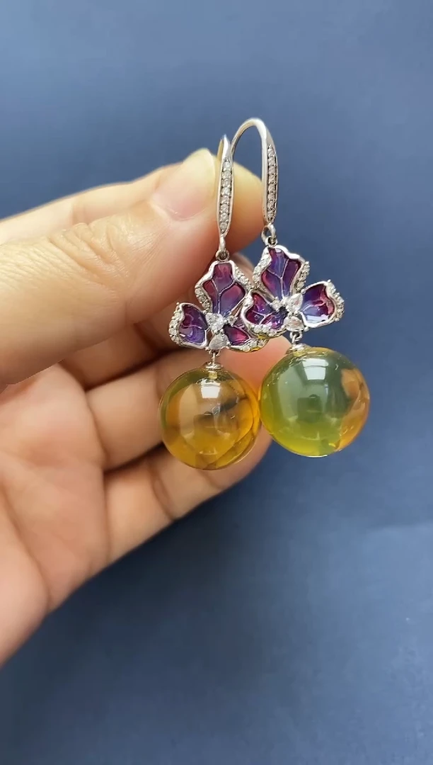 裸石琥珀未镶嵌耳坠