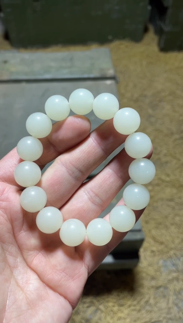 颈饰未镶嵌和田玉手串一件
