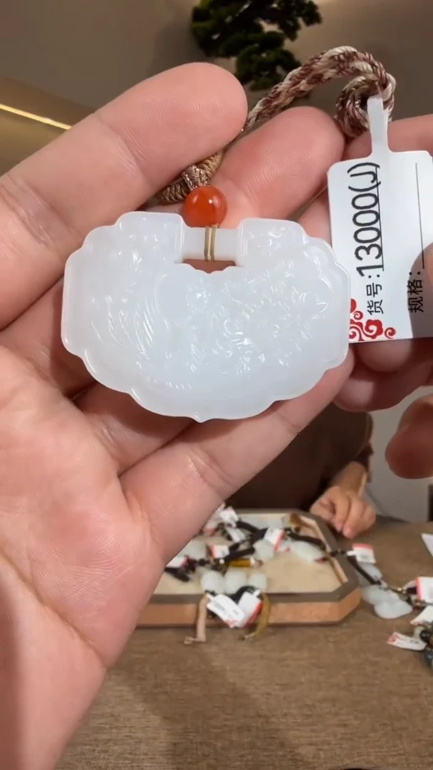 颈饰未镶嵌和田玉J