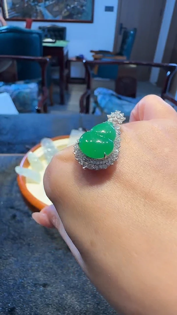 吊坠(不含链)18K金镶嵌翡翠葫芦
